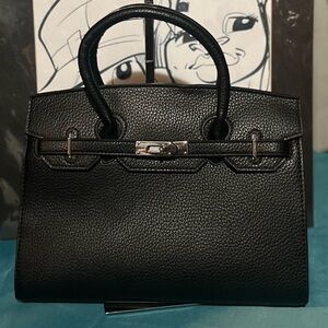 Elegant Black Leather Handbag/Crossbody